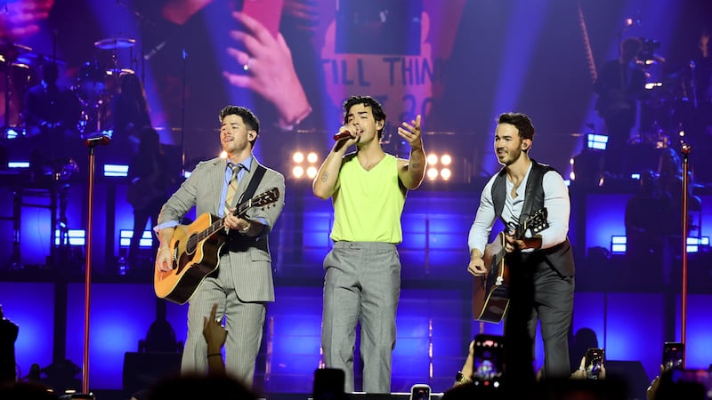 PHOTOS Jonas Brothers kick off their 'The Burning Up Tour All Over Again' in New York City